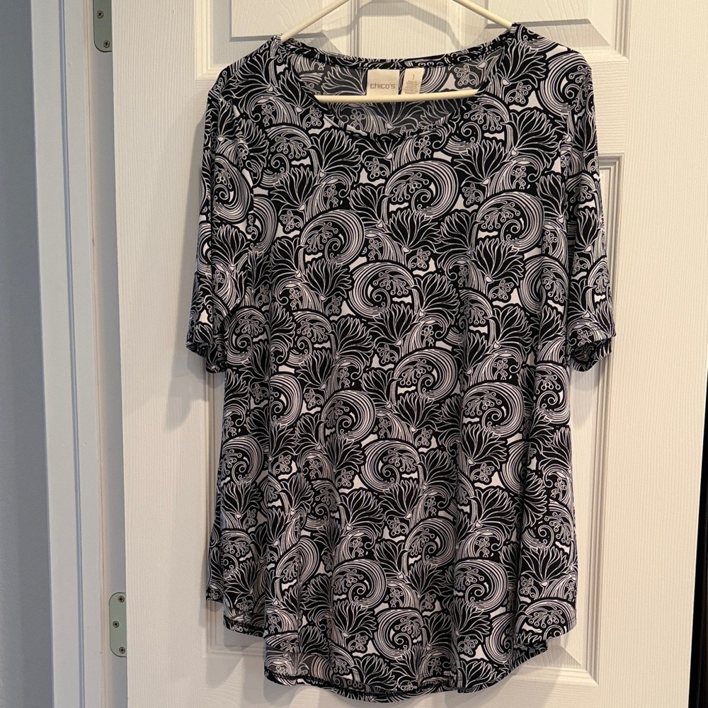 Chico’s black and white short sleeve tunic size one